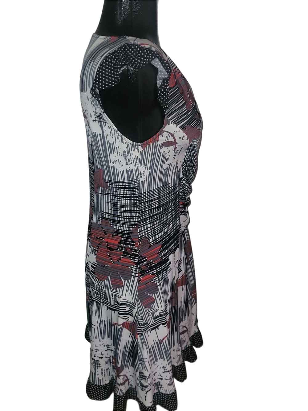 Marie Claire Floral Print V-Neck Cap Sleeve Dress in Black, White & Red - Picture 5 of 7
